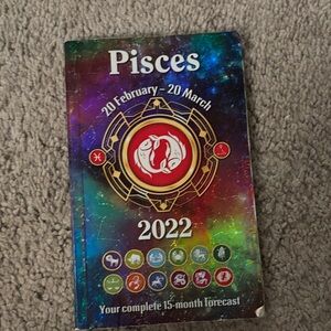 Pisces 2022 Horoscope Book